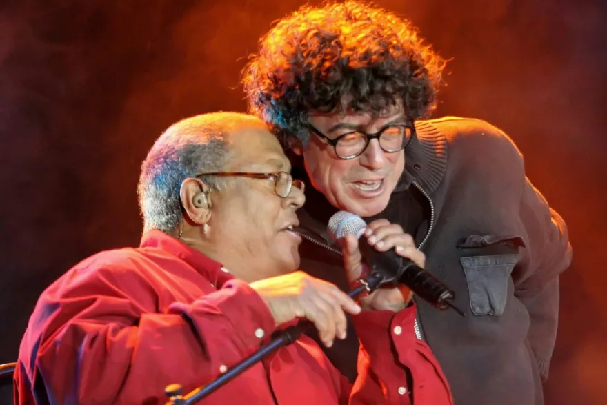Piero con el cantautor cubano Pablo Milánes