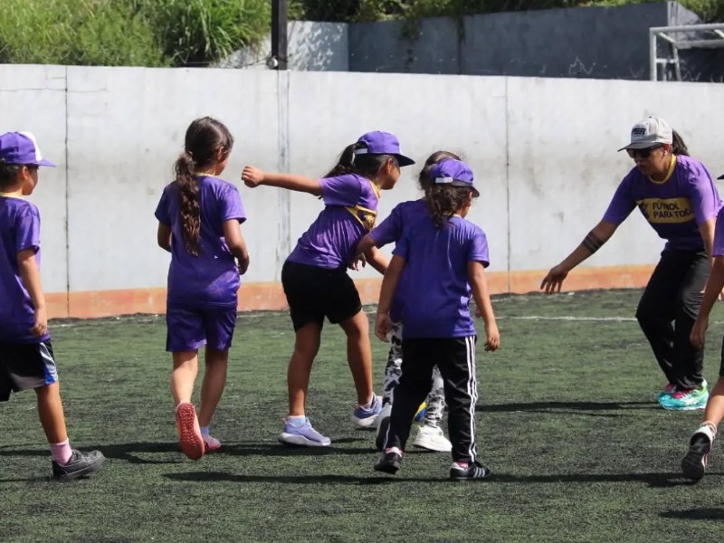 Fútbol para niñas Asociación de Mujeres Ixchel