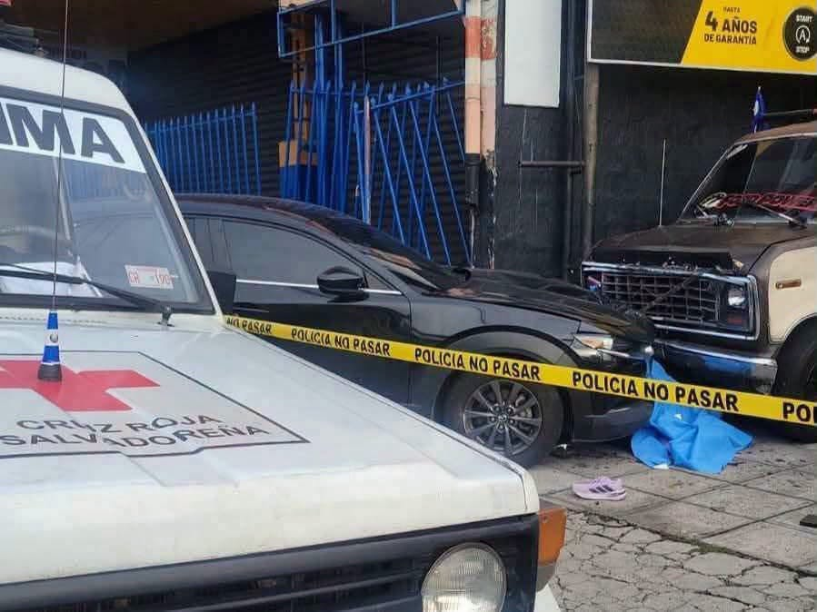 El homicidio se produjo en la calle Chiltiupán, en Ciudad Merliot, distrito de Santa Tecla, La Libertad Sur.