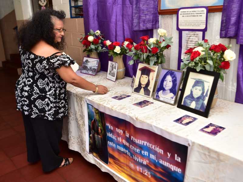 Homenaje en escuela Santa Catalina.