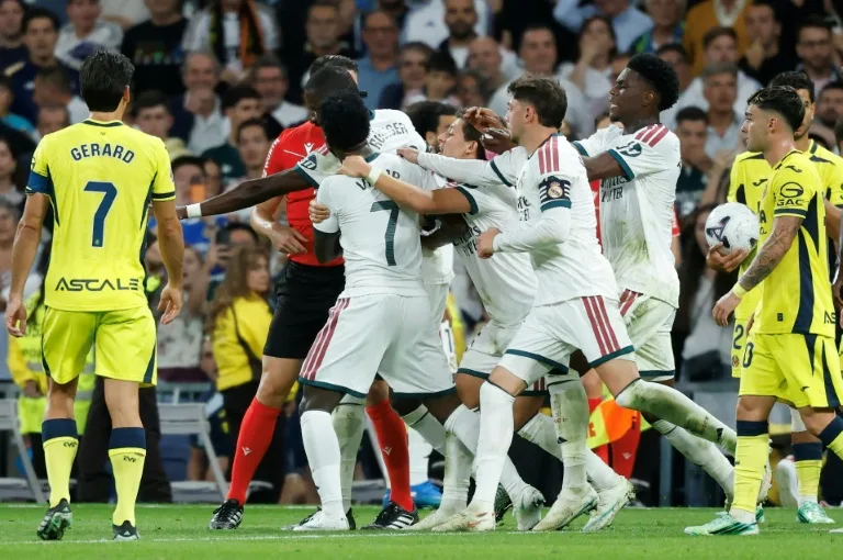 El delantero brasileño del Real Madrid, Vinícius Júnior, anotó un gol, pero luego fue expulsado y su tanto fue anulado, lo que desató su furia.
